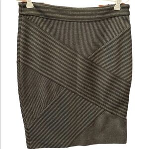 NWOT Grace Elements Woman’s geometric‎ black and gray striped skirt size 6